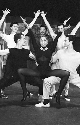 JOSEPHINE BAKER TRIOMPHE A L'OLYMPIA DANS "PARIS MES AMOURS" - Agrandir l'image (fenêtre modale)